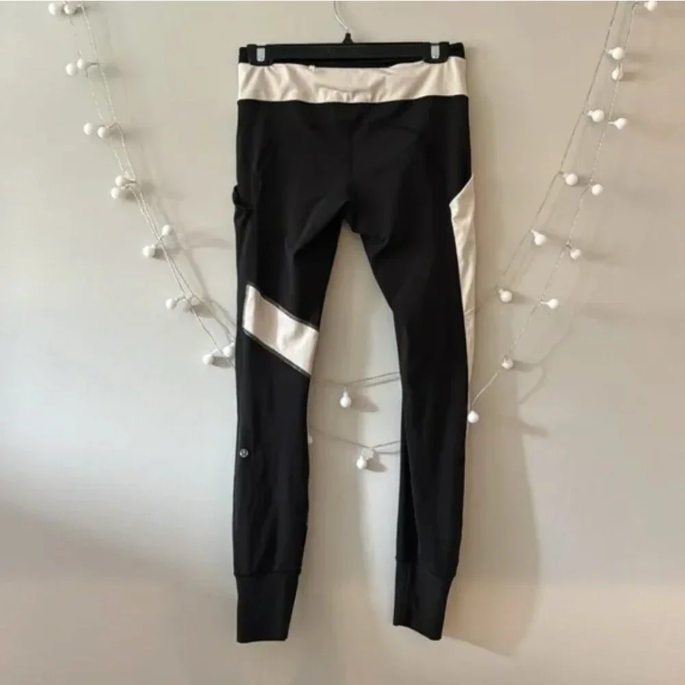 - Lululemon reflective running leggings, white stripes GUC size 6, 93 cm 3…
